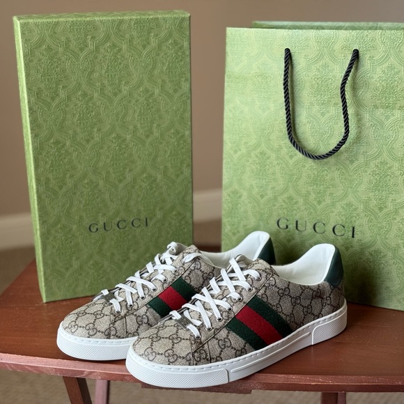 Gucci Men's Beige Sneakers with Green and Red Stripes - Picture 1 of 11